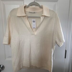 Abercrombie and Fitch Women's V-neck collar sweater